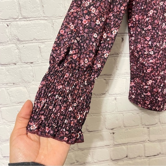 Ditsy Floral Blouse 5️⃣✖️3️⃣0️⃣ - Picture 5 of 9